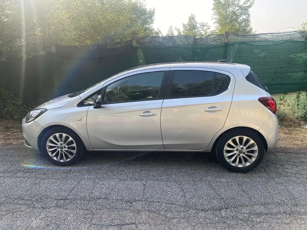 Usata Opel Corsa Edition 90 CV (66 kW) 2018 Argento Utilitaria