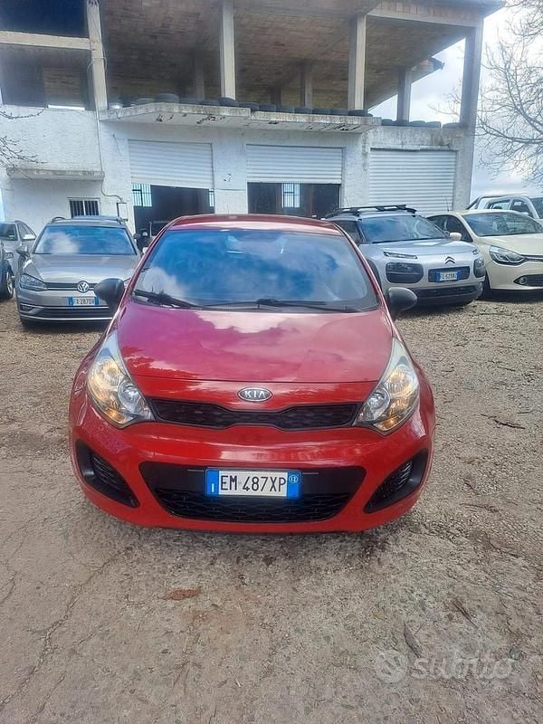 Usata Kia Rio EX 75 CV (55 kW) 2012 Rosso Berlina