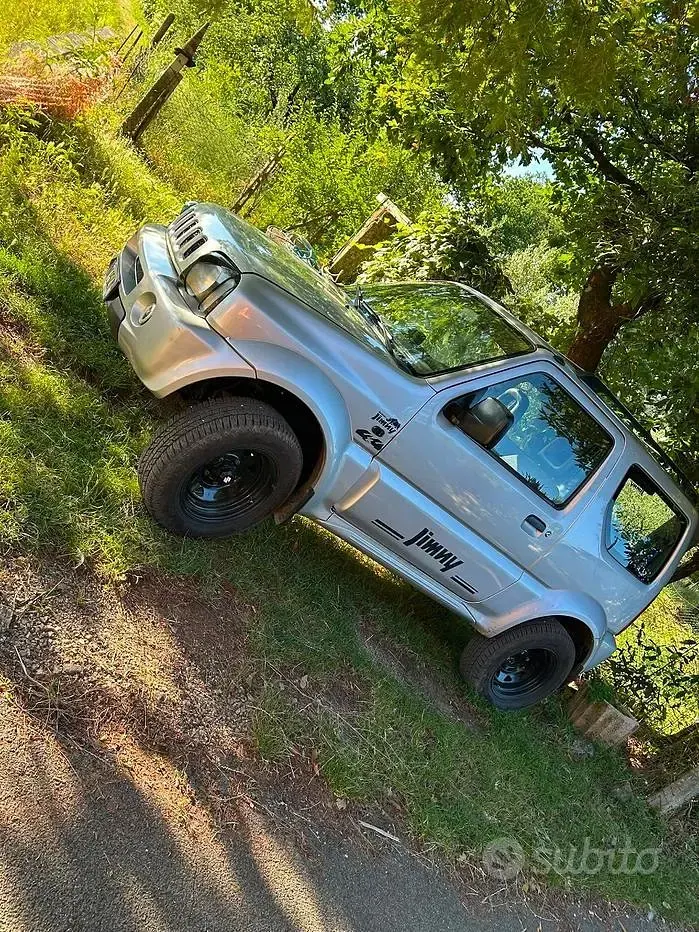 Usata Suzuki Jimny 82 CV (60 kW) 2000 Grigio SUV
