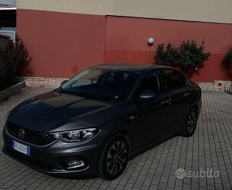 Usata Fiat Tipo 95 CV (69 kW) 2016 Grigio Berlina