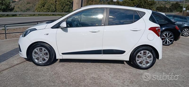 Usata Hyundai i10 Edition 67 CV (49 kW) 2016 Bianco Utilitaria