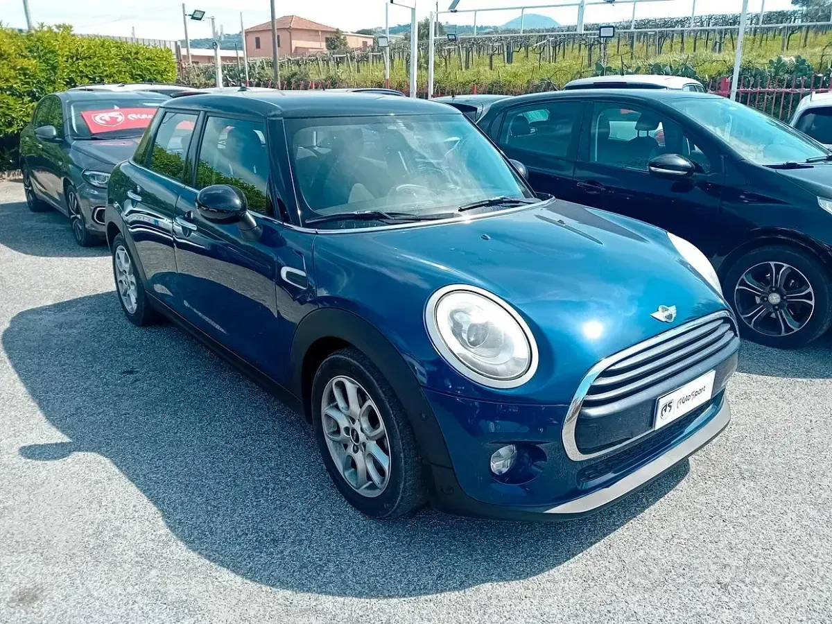 Usata Mini Cooper 116 CV (85 kW) 2017 Blu Utilitaria