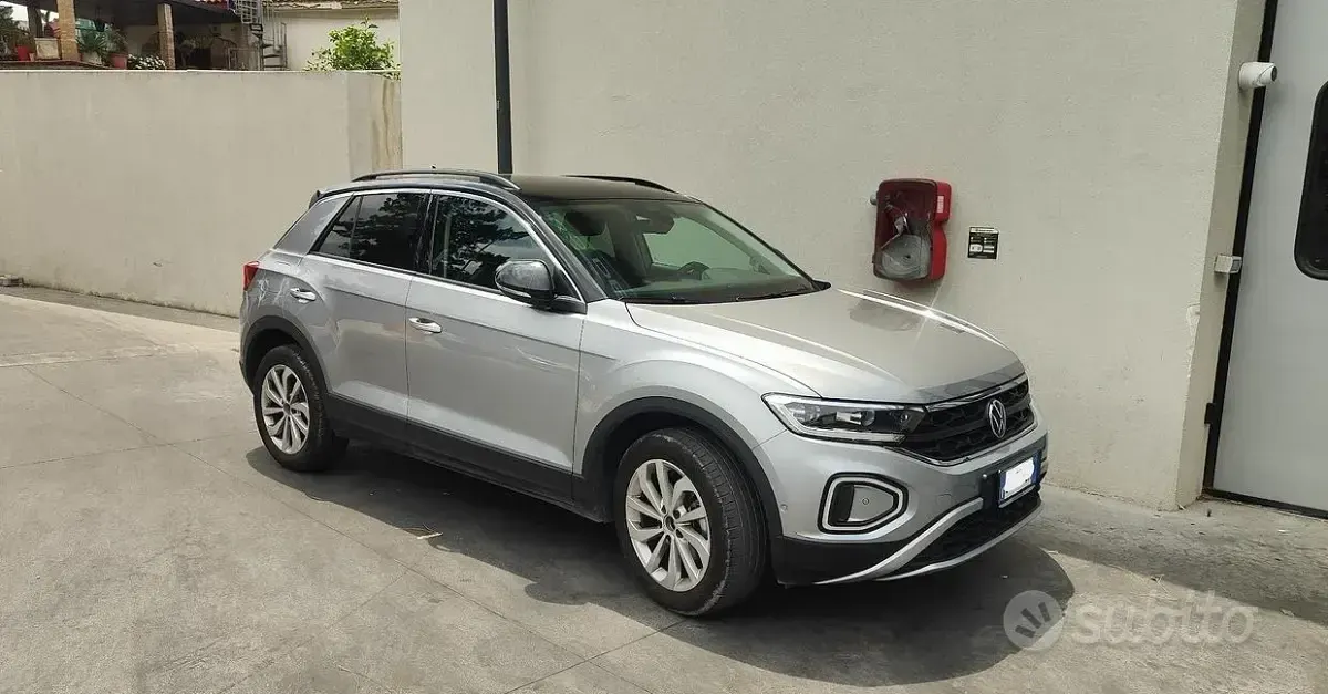 Usata VW T-Roc Edition 116 CV (85 kW) 2024 Grigio SUV