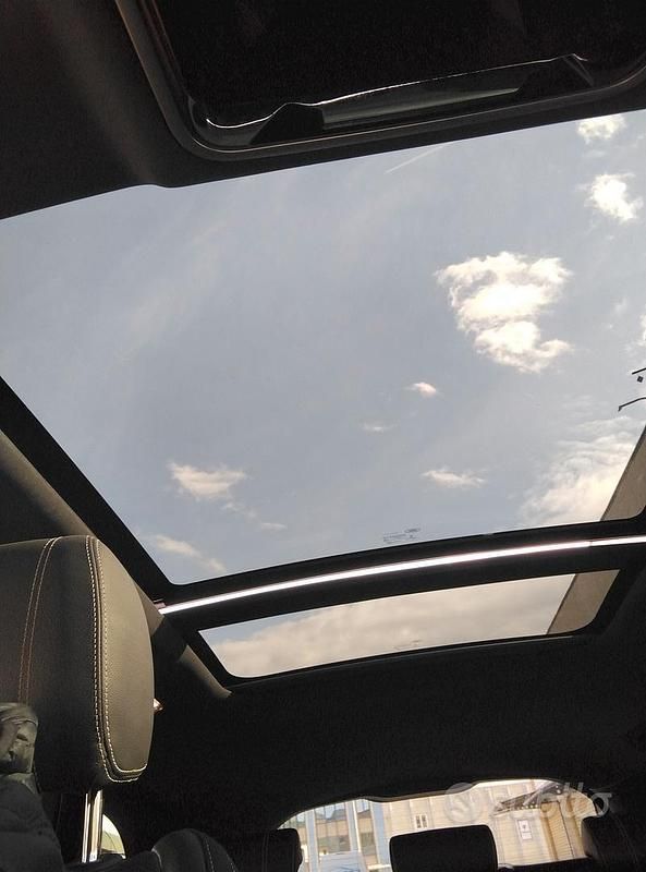 Usata Land Rover Range Rover Velar SE Dynamic 241 CV (177 kW) 2019 Nero SUV