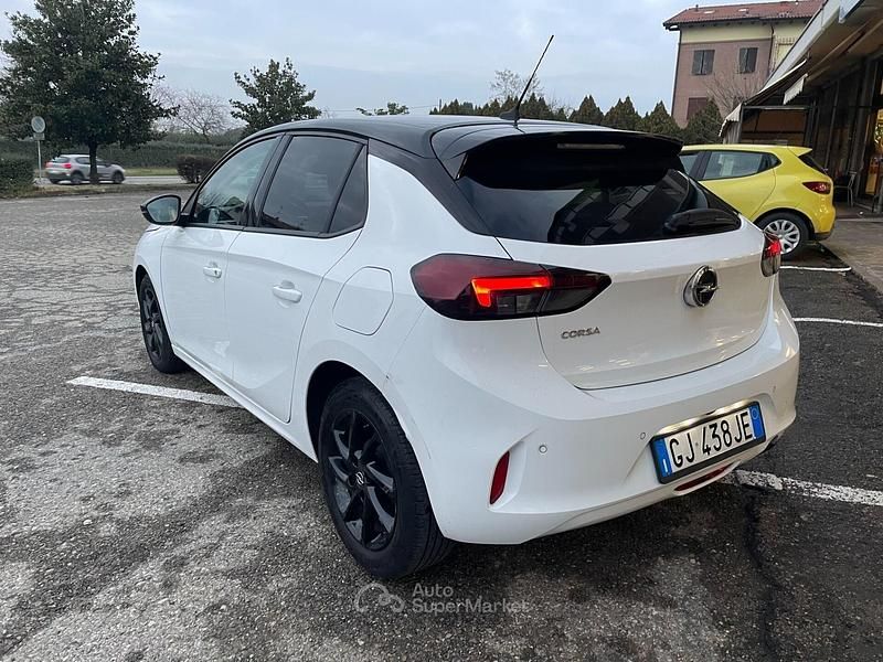Usata Opel Corsa Design & Tech 101 CV (74 kW) 2022 Bianco Berlina