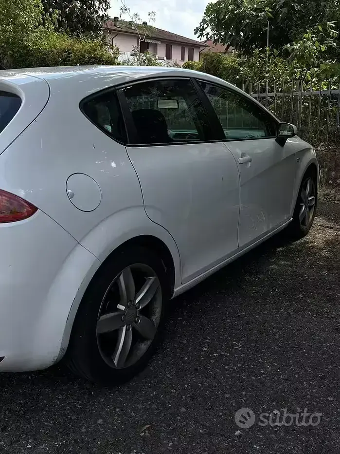 Usata Seat Leon Reference 102 CV (75 kW) 2009 Bianco Utilitaria