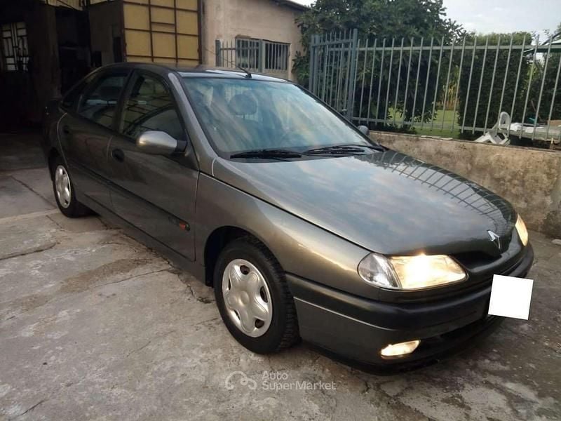 Usata Renault Laguna 92 CV (67 kW) 1994 Antracite Berlina