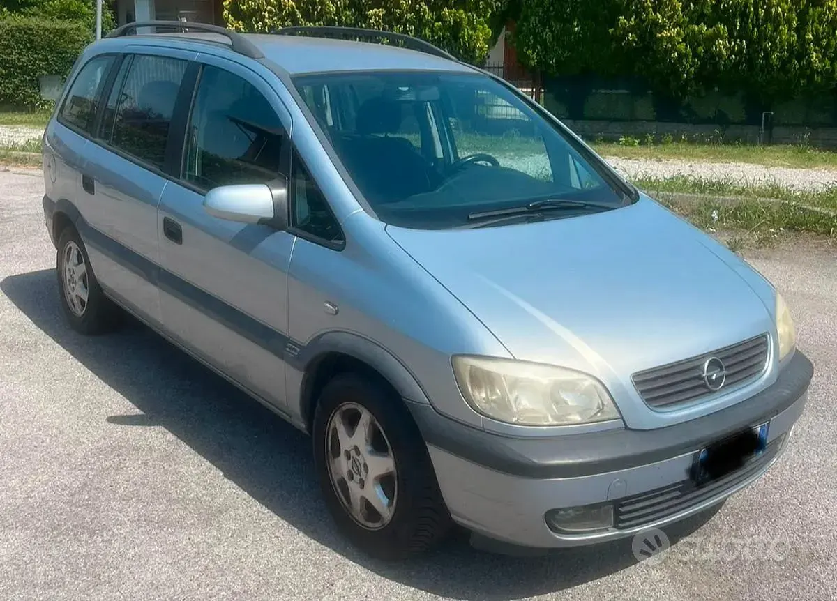 Usata Opel Zafira 101 CV (74 kW) 2002 Grigio Monovolume