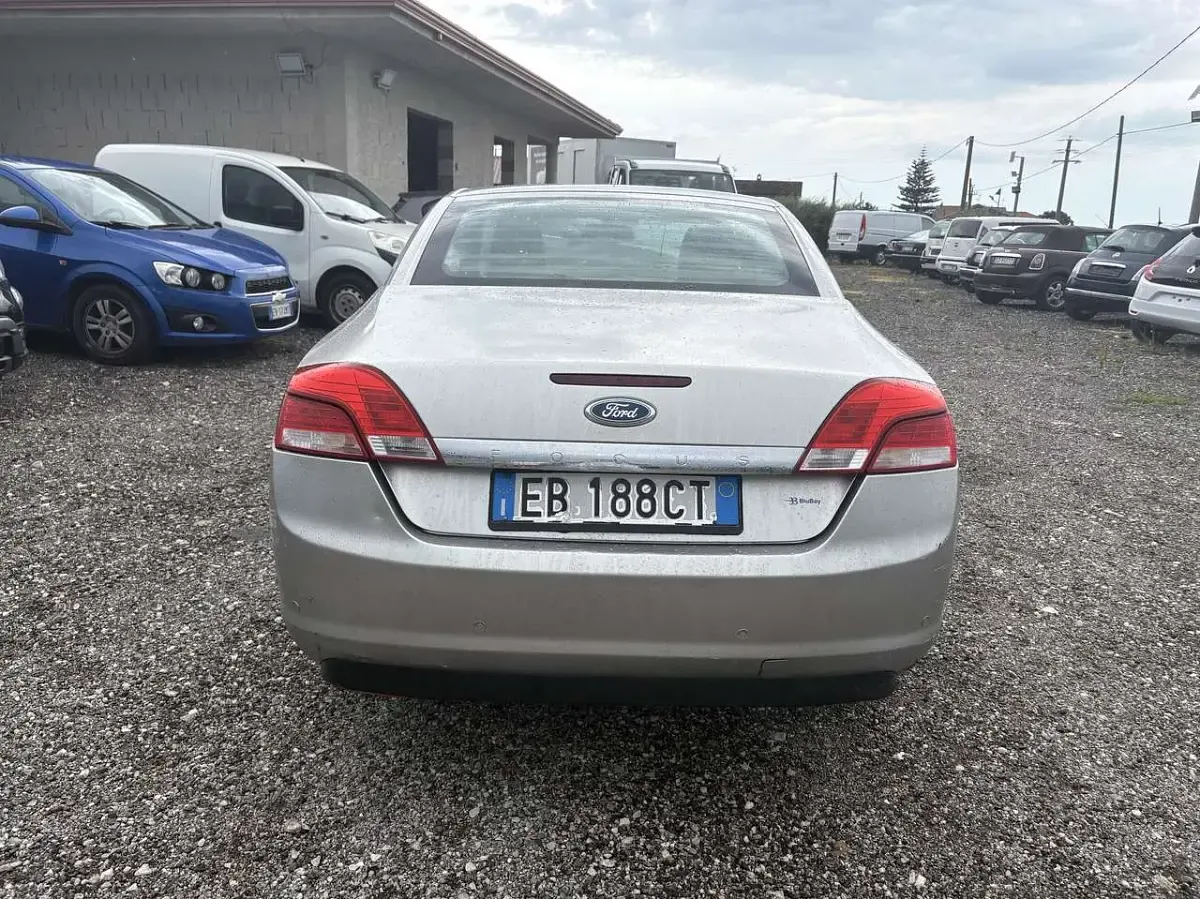 Usata Ford Focus Cabriolet Titanium 136 CV (100 kW) 2010 Grigio Cabrio