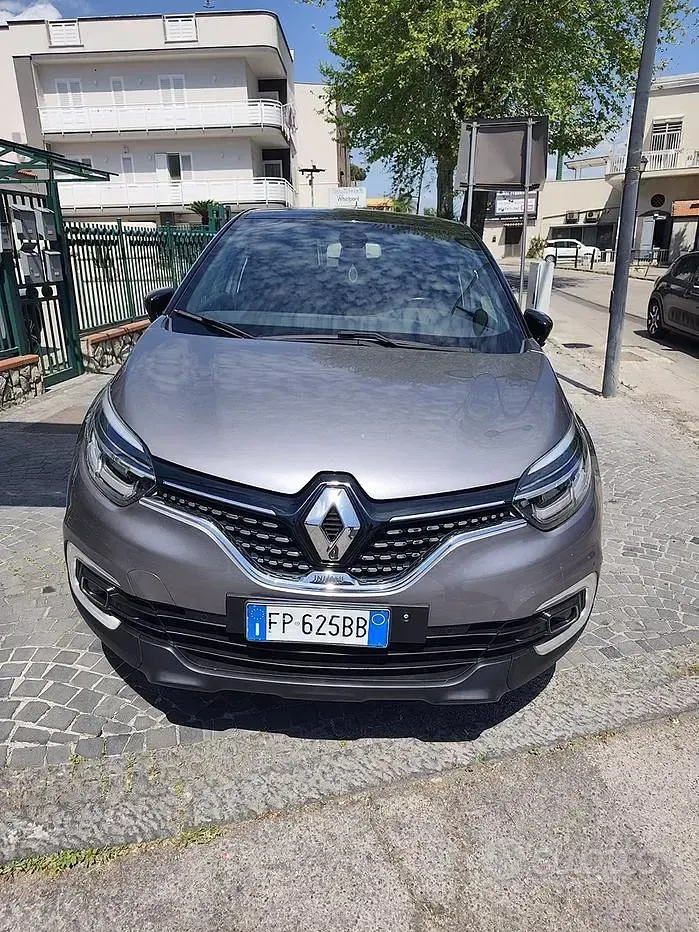 Usata Renault Captur Initiale Paris 110 CV (80 kW) 2018 Grigio SUV