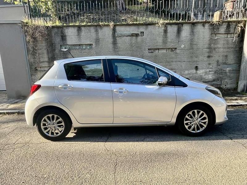 Usata Toyota Yaris Active 69 CV (50 kW) 2016 Berlina