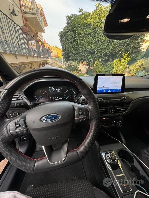 Usata Ford Focus ST-Line 120 CV (88 kW) 2022 Nero Utilitaria