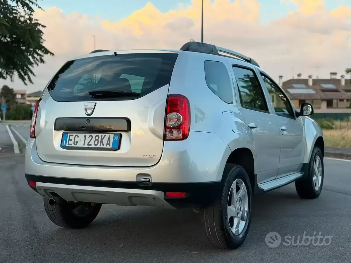 Usata Dacia Duster Lauréate 105 CV (77 kW) 2011 Grigio SUV