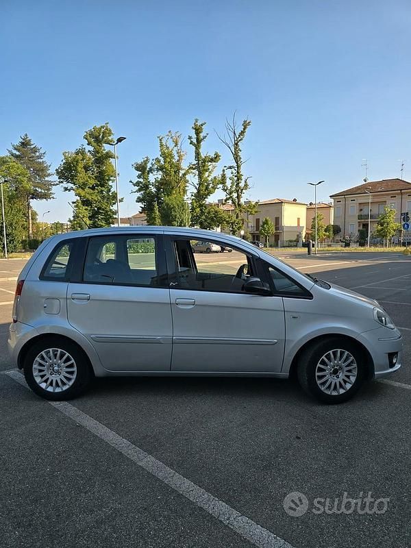 Usata Lancia Musa 95 CV (69 kW) 2011 Grigio Monovolume