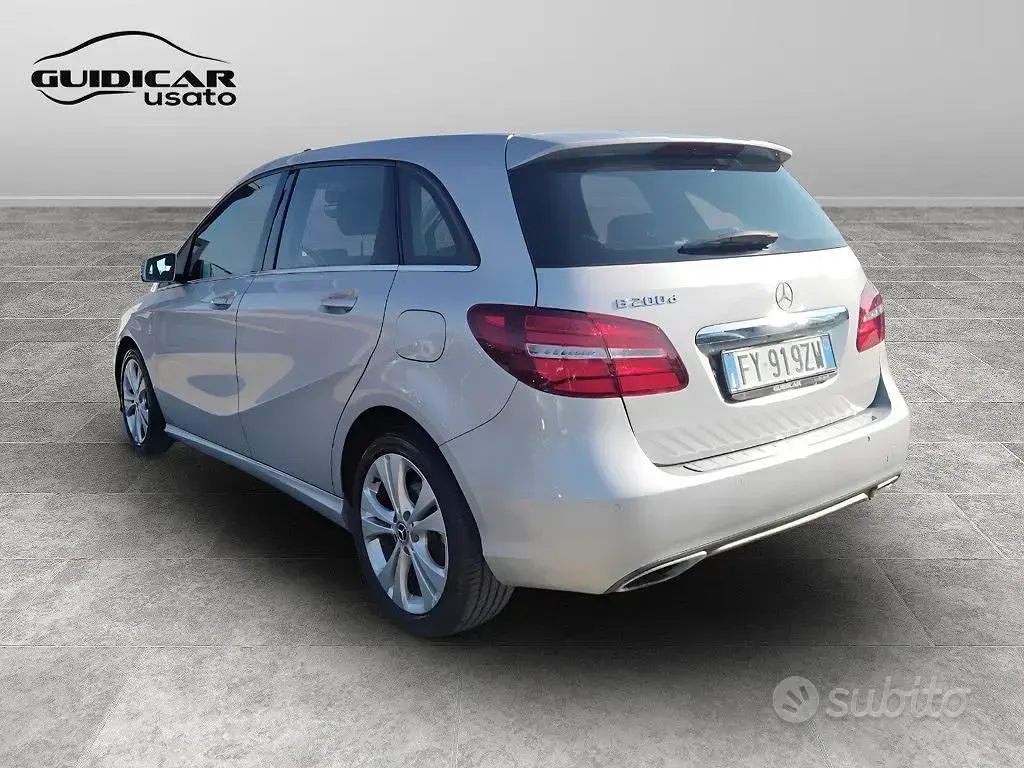 Begagnad Mercedes B200 136 HK (100 kW) 2019 Silver Minibuss
