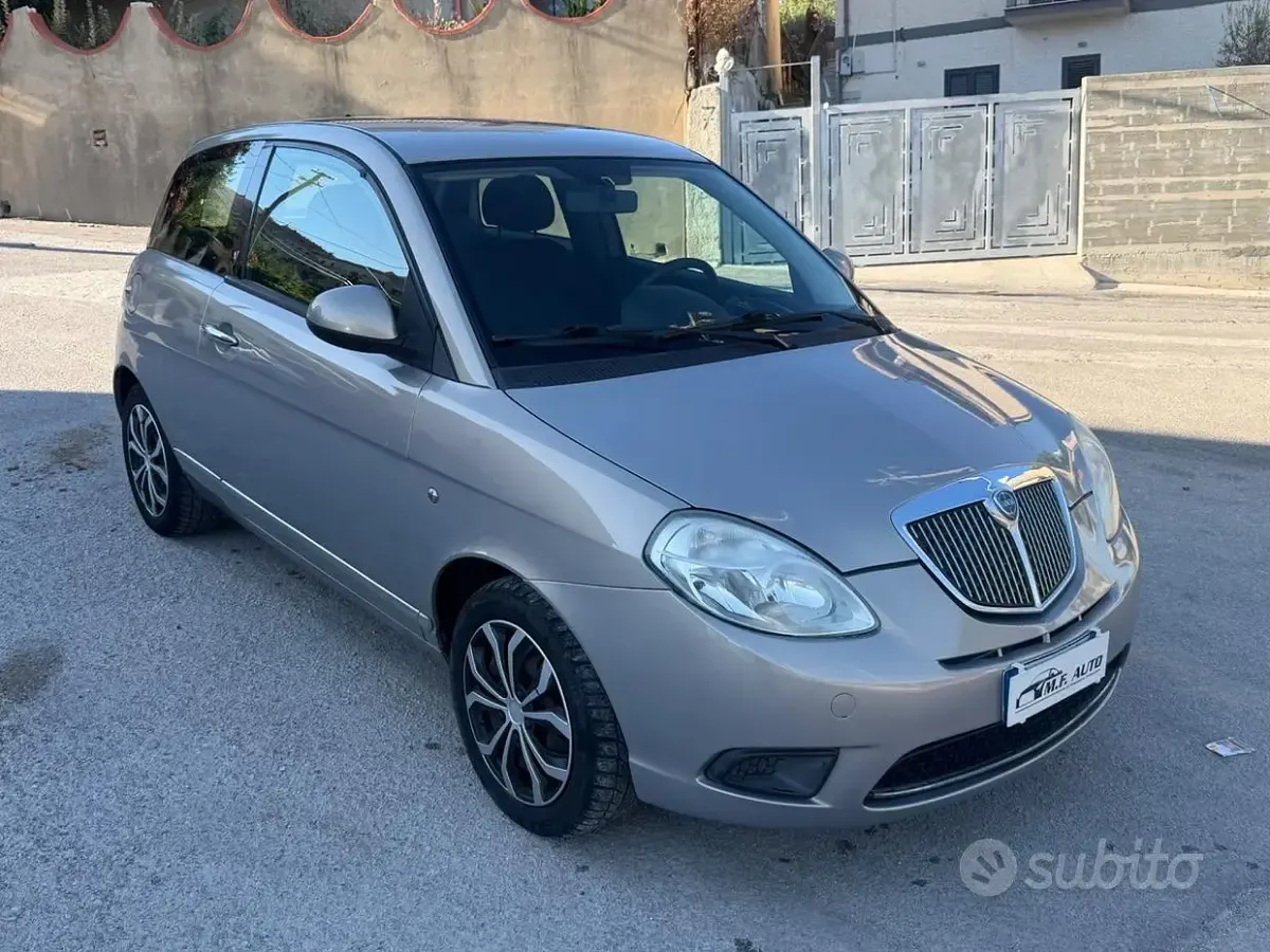 Usata Lancia Ypsilon 69 CV (50 kW) 2011 Giallo Utilitaria