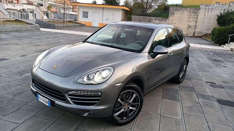 Usata Porsche Cayenne 245 CV (180 kW) 2012 Grigio SUV