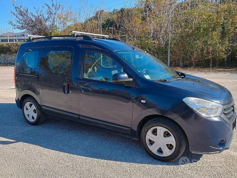 Blu Usata 2015 Dacia Dokker Tre volumi | 4999 € (Buon prezzo) - Immagine 1/4