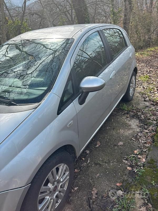 Usata Fiat Punto 75 CV (55 kW) 2015 Grigio Utilitaria
