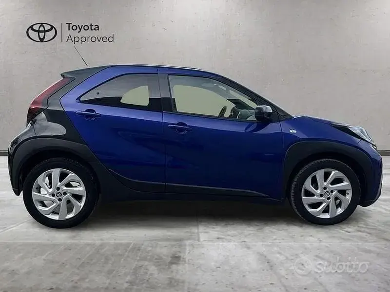 Usata Toyota Aygo X Trend 72 CV (52 kW) 2022 Blu SUV