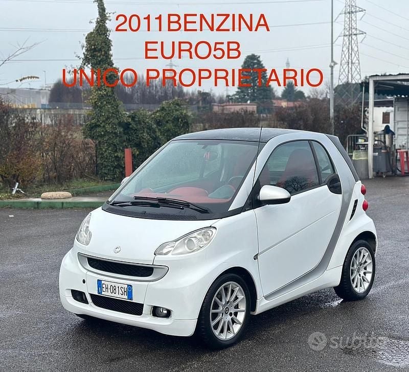 Bianco Usata 2011 Smart ForTwo Coupé Pure Coupé | 4300 € (Buon prezzo) - Immagine 1/4