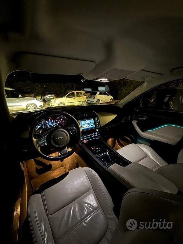 Usata Jaguar F-Pace Prestige 180 CV (132 kW) 2017 Blu SUV