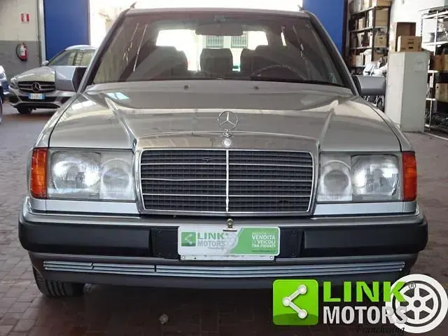 Usata Mercedes 200 136 CV (100 kW) 1993 Argento Station wagon