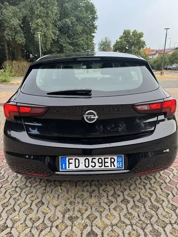 Usata Opel Astra Innovation 105 CV (77 kW) 2016 Berlina