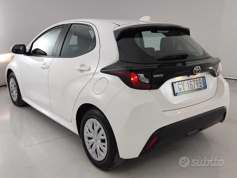 Usata Toyota Yaris Hybrid Active 92 CV (67 kW) 2025 Bianco Berlina