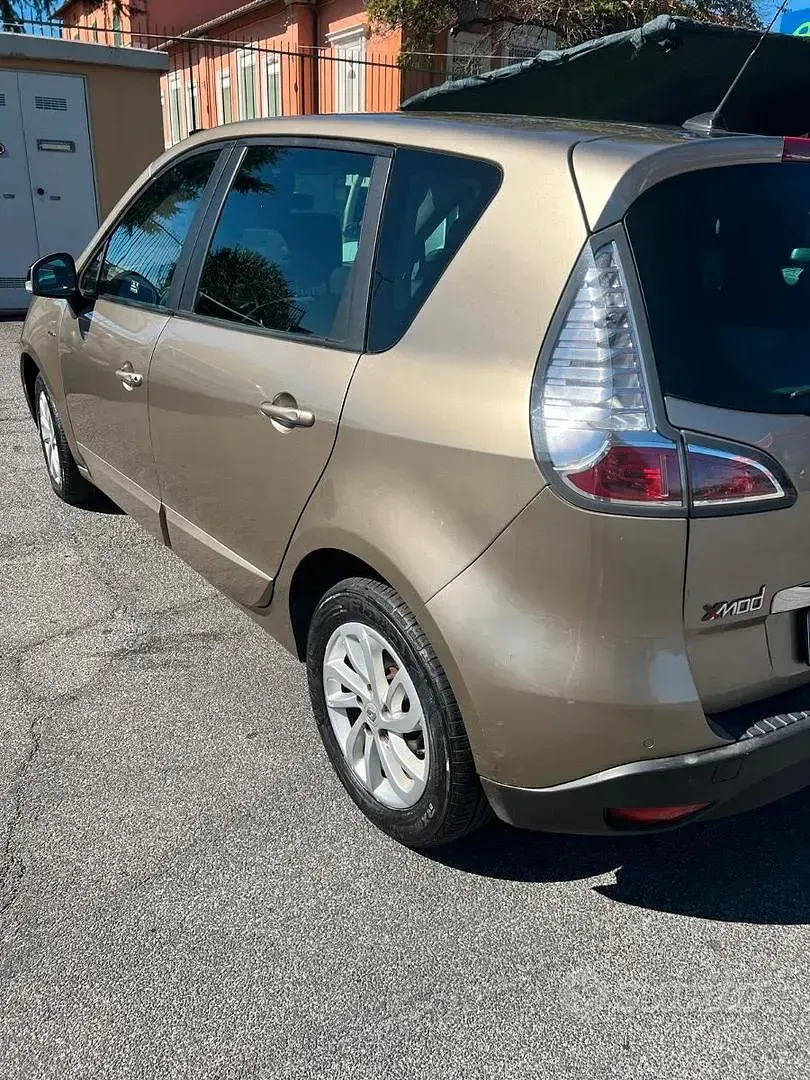 Usata Renault Scénic LIMITED 110 CV (80 kW) 2016 Monovolume