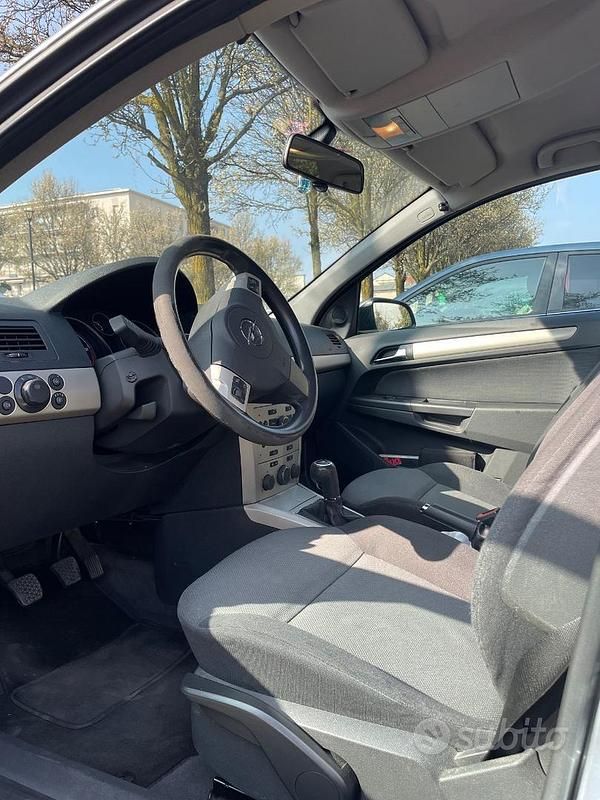 Usata Opel Astra 60 CV (44 kW) 2008 Blu Berlina