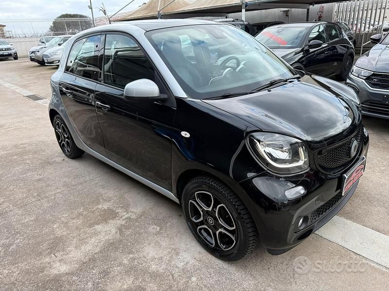 Usata Smart ForFour Prime 71 CV (52 kW) 2015 Nero Utilitaria