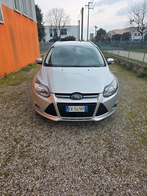 Usata Ford Focus Titanium 115 CV (84 kW) 2011 Grigio Station wagon