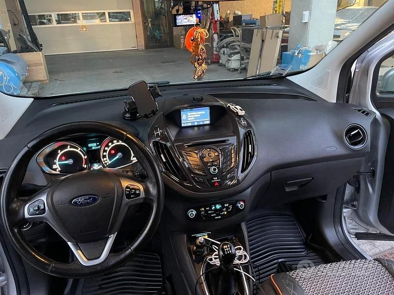 Usata Ford Courier 2017 Grigio Monovolume