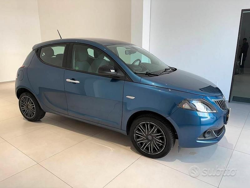 Usata Lancia Ypsilon Gold 70 CV (51 kW) 2023 Other Utilitaria