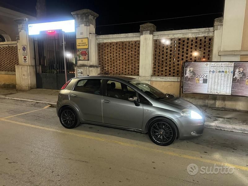 Usata Fiat Grande Punto 90 CV (66 kW) 2006 Grigio Utilitaria