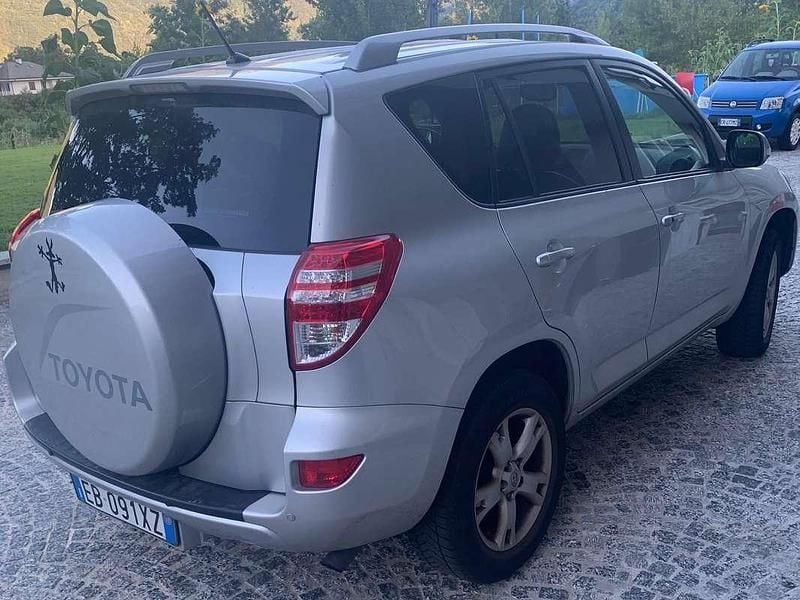 Usata Toyota RAV4 Luxury 150 CV (110 kW) 2010 Argento SUV