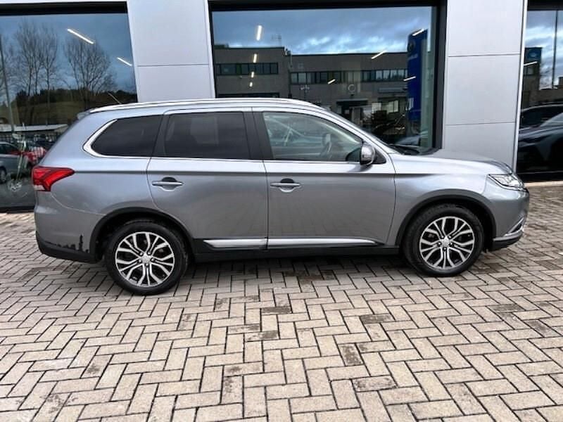 Usata Mitsubishi Outlander Instyle 150 CV (110 kW) 2015 Argento SUV