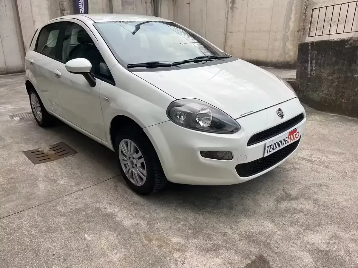 Usata Fiat Grande Punto 69 CV (50 kW) 2012 Bianco Utilitaria