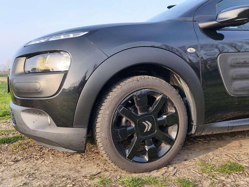 Usata Citroën C4 Shine 101 CV (74 kW) 2015 Nero SUV