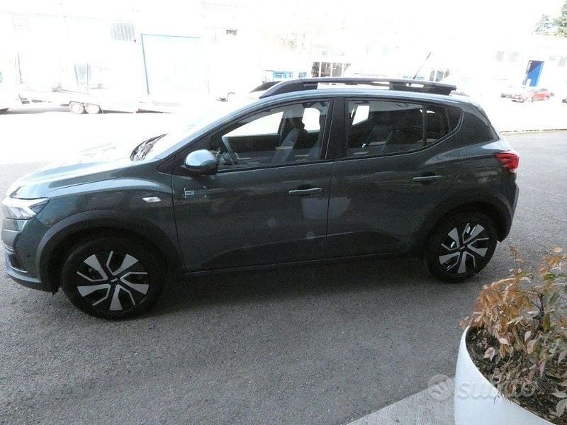 Nuova Dacia Sandero Expression 91 CV (66 kW) 2025 Verde Berlina