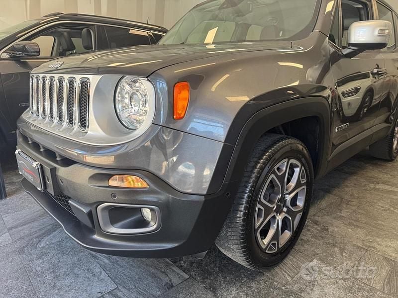 Usata Jeep Renegade Limited 140 CV (102 kW) 2017 Grigio SUV