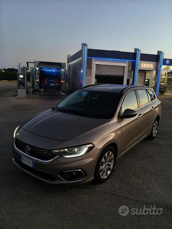 Usata Fiat Tipo 120 CV (88 kW) 2017 Marrone Station wagon