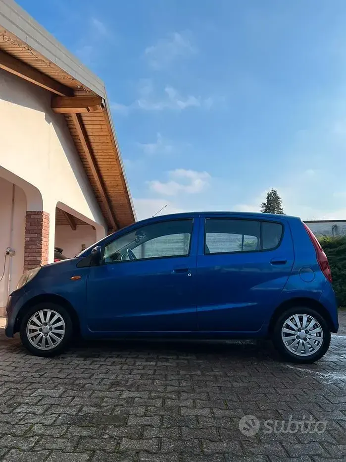 Usata Daihatsu Cuore 69 CV (50 kW) 2008 Blu Utilitaria