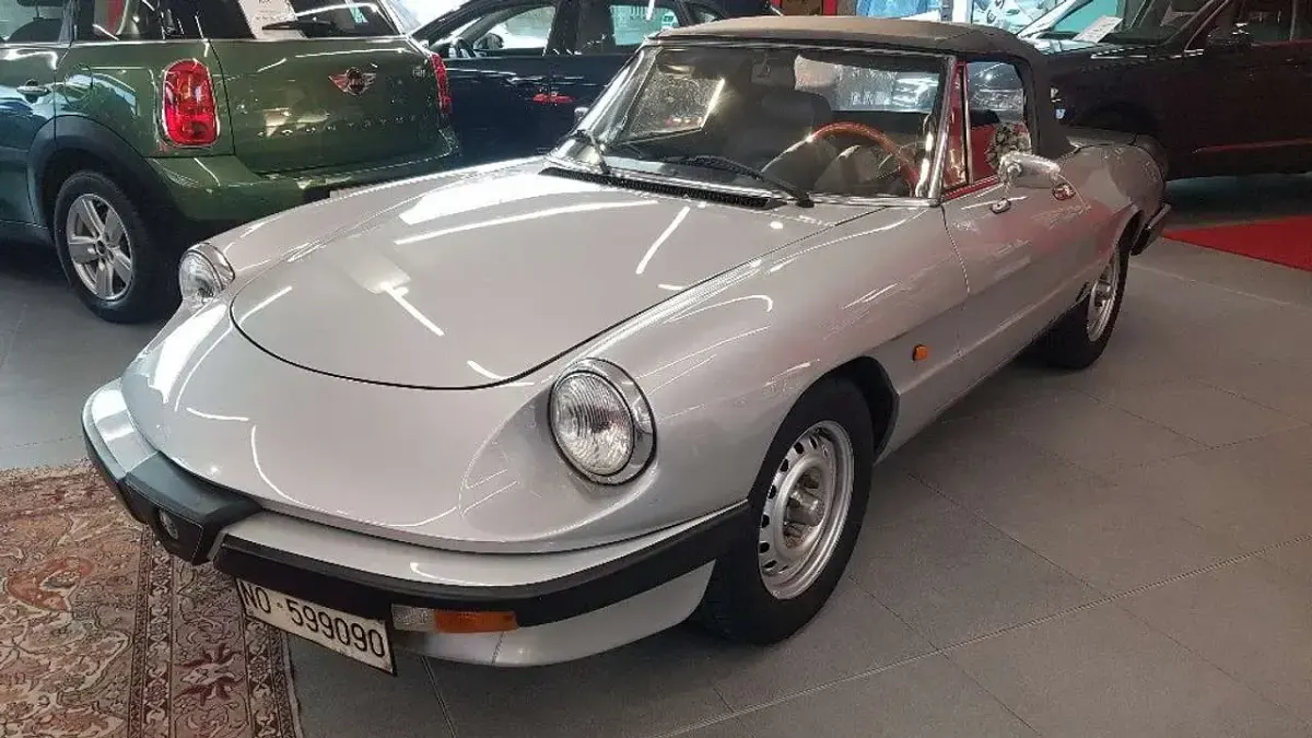 Usata Alfa Romeo Spider 103 CV (75 kW) 1983 Argento Cabrio