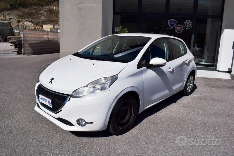Usata Peugeot 208 Active 68 CV (50 kW) 2013 Bianco Utilitaria