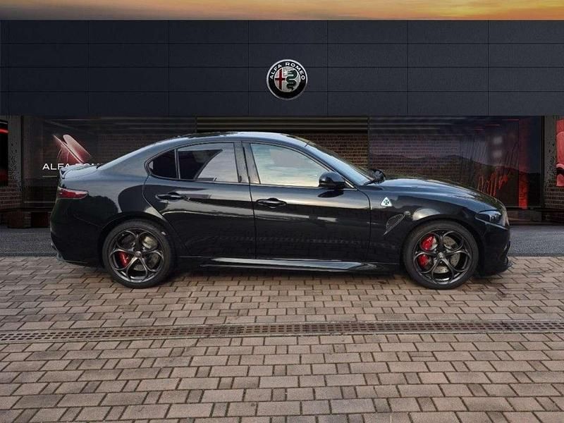 Nuova Alfa Romeo Giulia Quadrifoglio 518 CV (380 kW) 2026 Nero Berlina