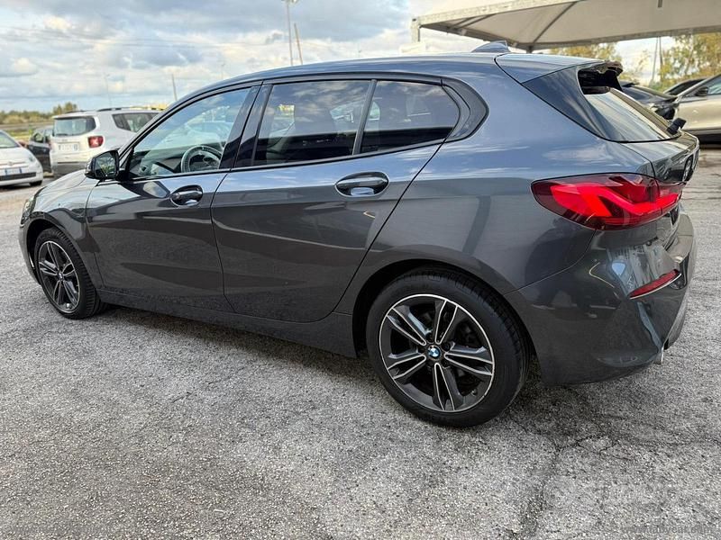Usata BMW 116 Sport Line 116 CV (85 kW) 2021 Grigio Utilitaria