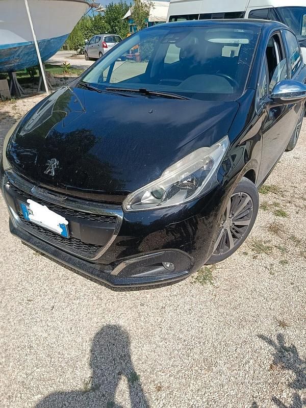 Usata Peugeot 208 75 CV (55 kW) 2016 Nero Utilitaria