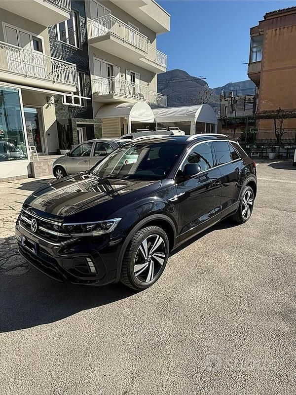 Usata VW T-Roc R-line 150 CV (110 kW) 2022 Nero SUV